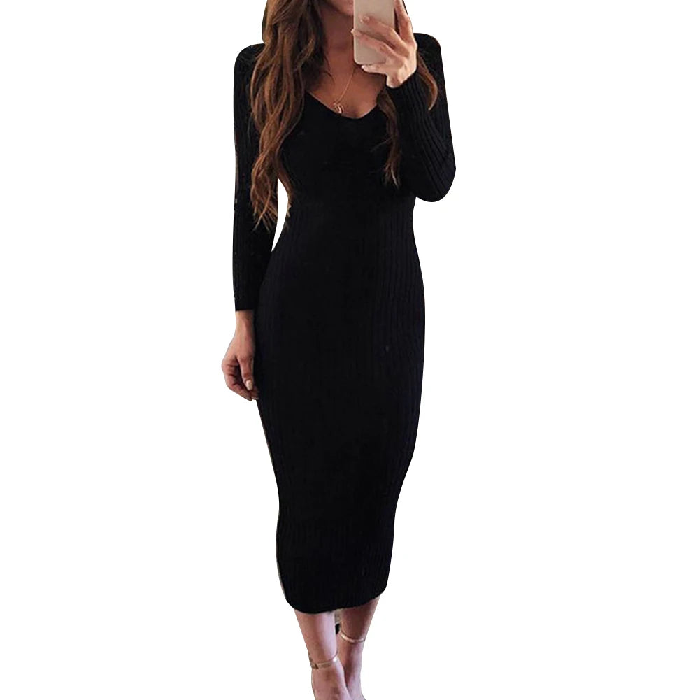 Vestido midi preto canelado com mangas longas e decote em V, ideal para looks noturnos