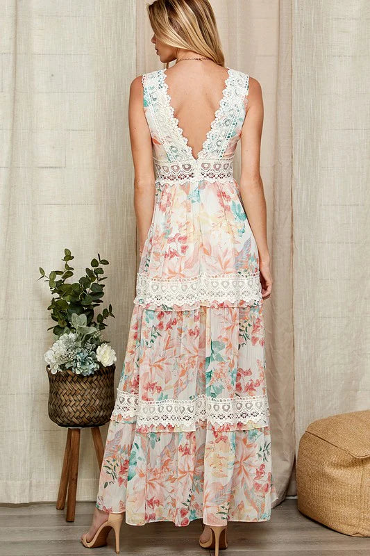 Vestido Lili longo com decote em V profundo e detalhes em renda nas costas