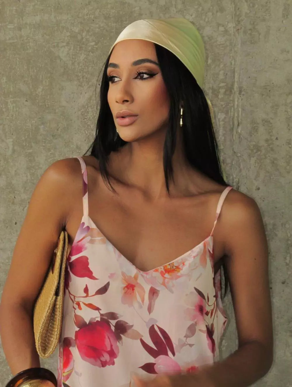 Vestido longo floral com decote em V e alcinha fina ajustável elegante leve e sofisticado Dress Eleven