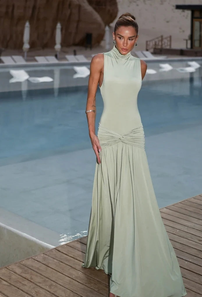 Vestido longo Maia verde claro de corpo inteiro, com caimento até o chão — Dress Eleven
