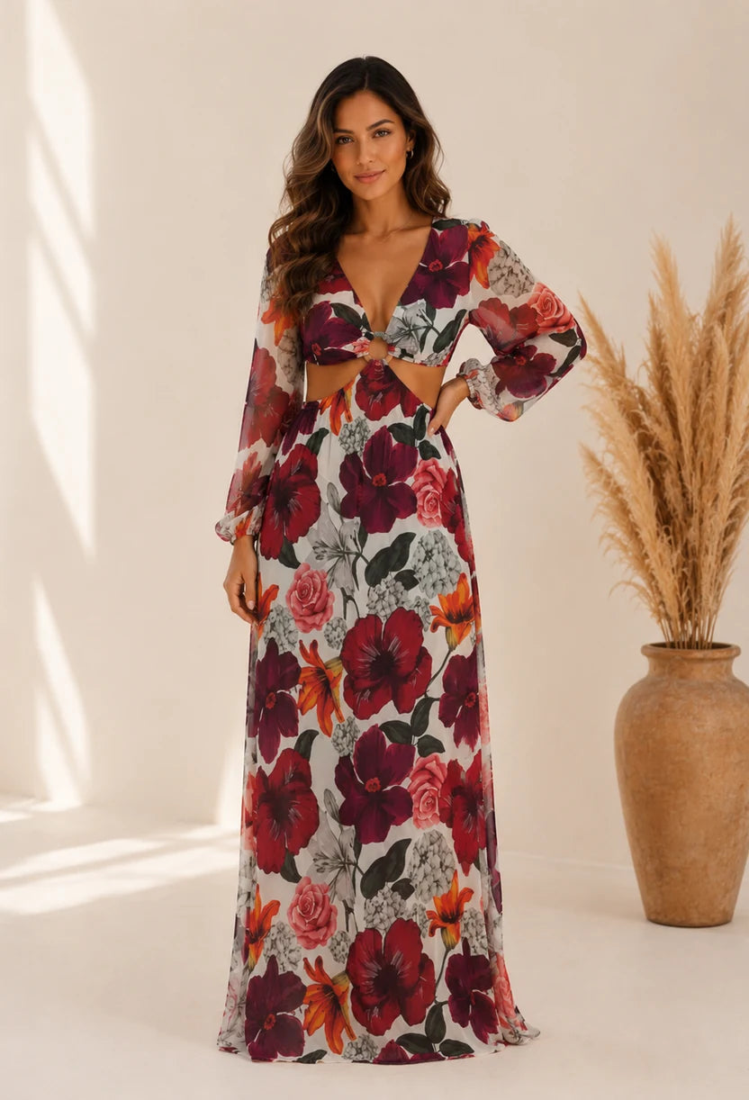 Vestido Longo Tule Premium Jasmine Dress11 floral, com modelo olhando por cima do ombro, realçando a abertura nas costas e a fluidez do tecido.