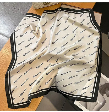 Lenco elegante com padronagem geometrica bege e preta com moldura dourada