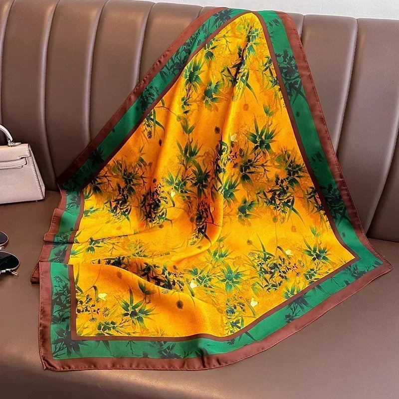 Lenco Versatile Grace em amarelo vibrante com folhas verdes e moldura verde-oliva, ideal para dias de verao
