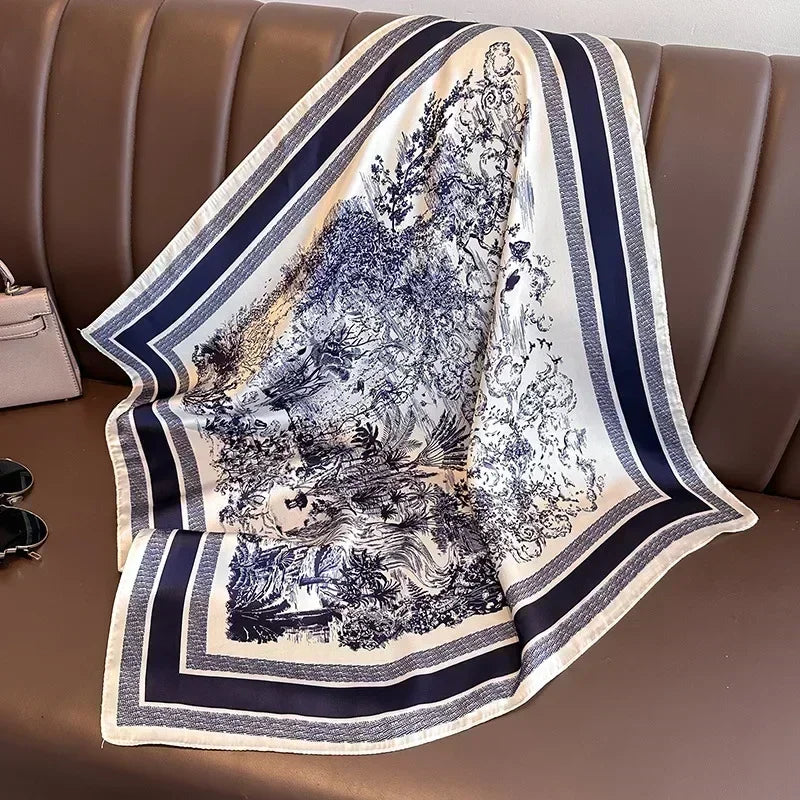 Lenco Versatile Grace com estampa toile de jouy azul marinho e acabamento sofisticado sobre banco de couro