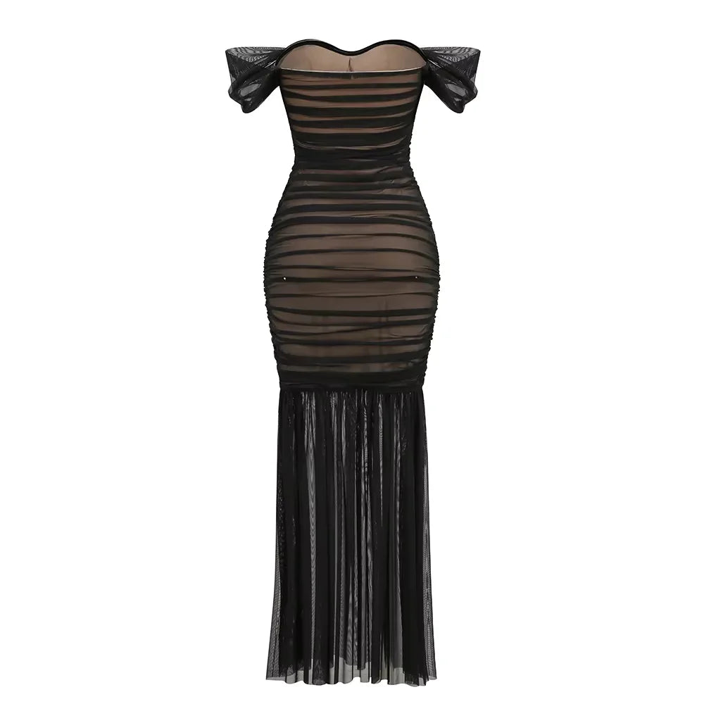 Vestido Clara Elegante fundo branco