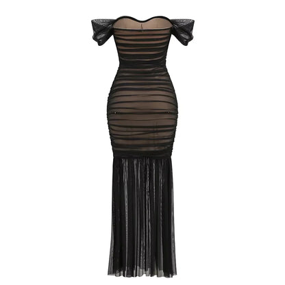 Vestido Clara Elegante fundo branco
