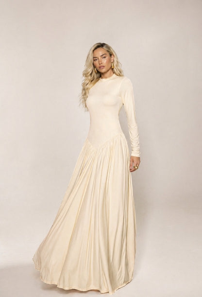vestido longo gola alta saia fluida antonella dress eleven foto lateral com movimento elegante