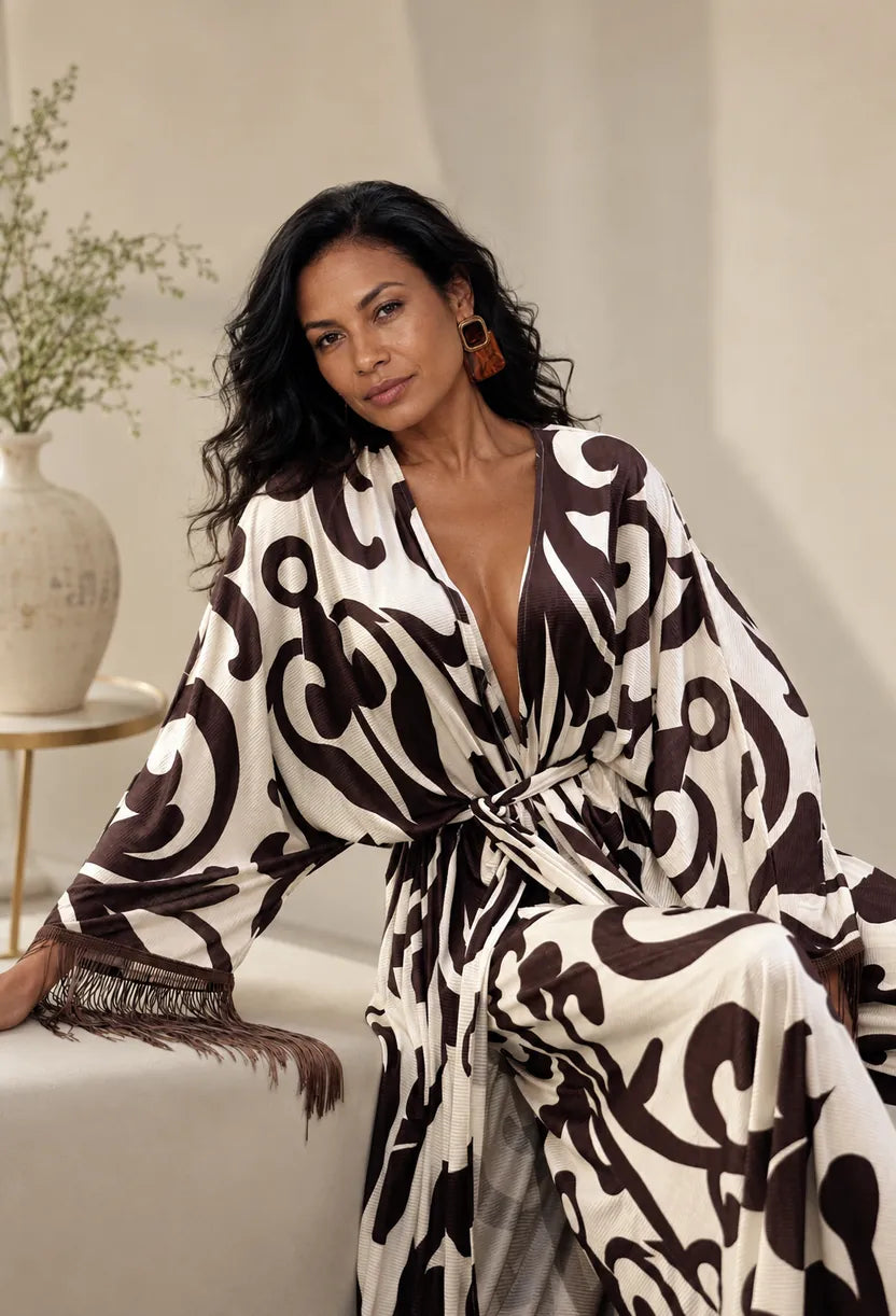 Conjunto Atena da Dress Eleven, kaftan estampado com franjas e calça pantalona