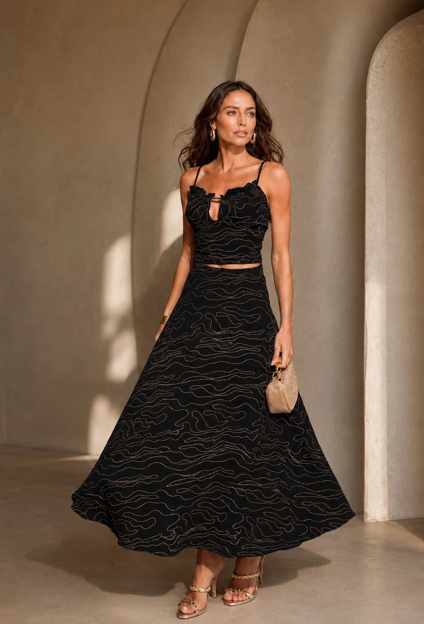 Conjunto Capri preto da Dress Eleven: top de alcinhas bordado e saia midi evasê