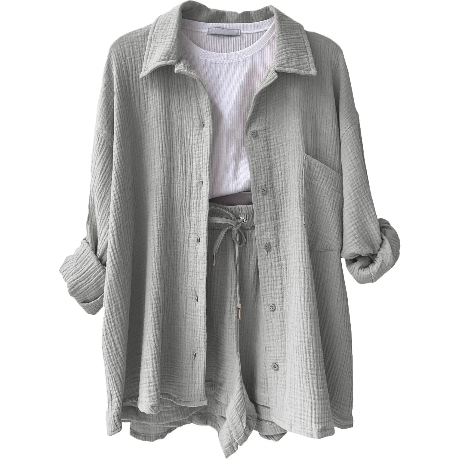 Conjunto cinza claro com textura delicada e modelagem ampla, ideal para dias leves.

