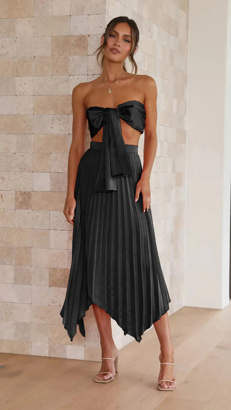 Conjunto plissado Selênia preto sofisticado com saia midi assimétrica e top torcido