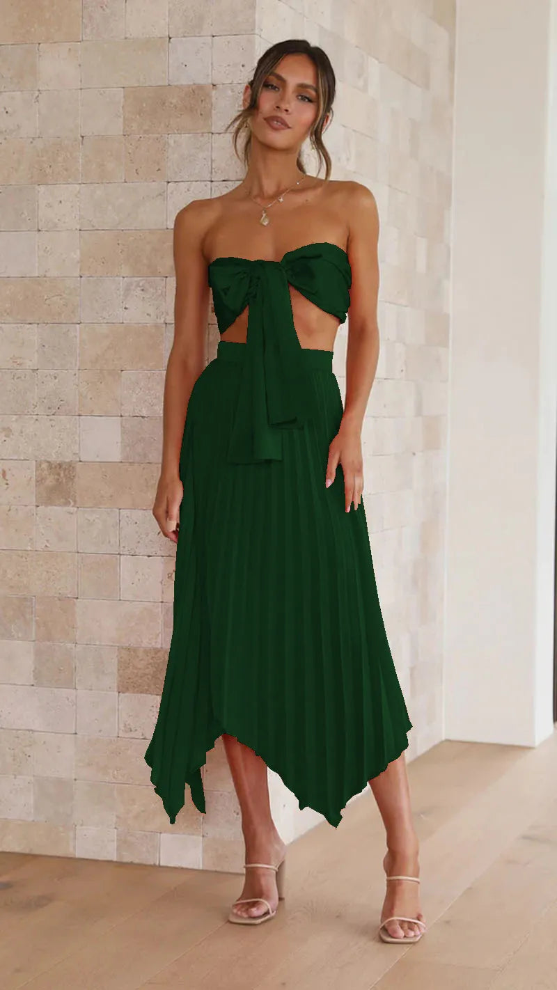 Conjunto plissado Selênia verde escuro com saia midi assimétrica e top torcido