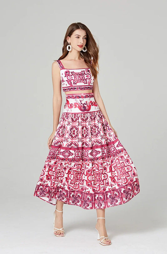 Conjunto Thaila rosa estampado visto de frente com top estruturado e saia midi longa elegante