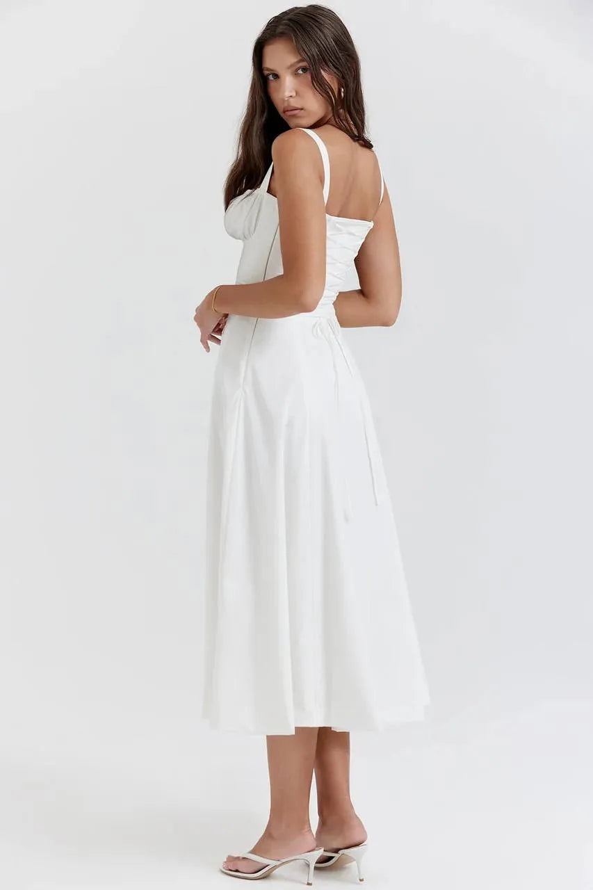 Vestido Emily midi branco elegante com busto drapeado, cintura marcada e saia fluida