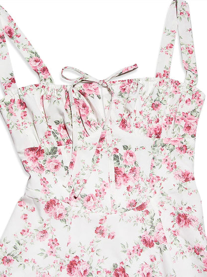 Detalhe do busto drapeado do Vestido Amanda midi floral com alças finas e amarração ajustável.