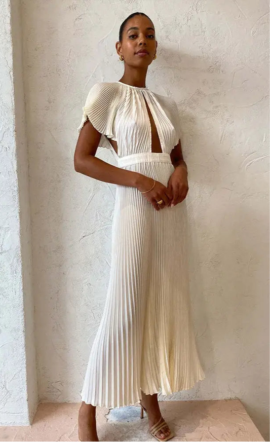 Vestido Arthemis midi plissado com recorte frontal elegante e caimento sofisticado.