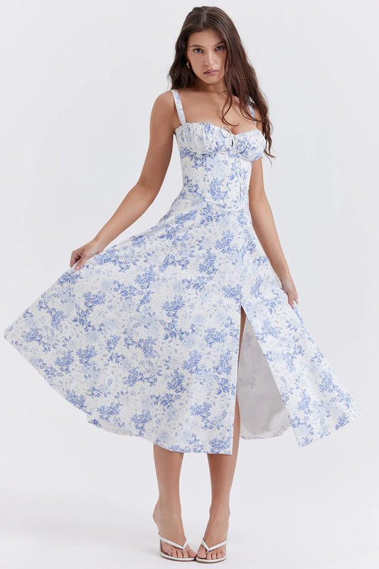 Vestido Camille midi estampado floral azul com fenda frontal e cintura marcada, estilo elegante e leve