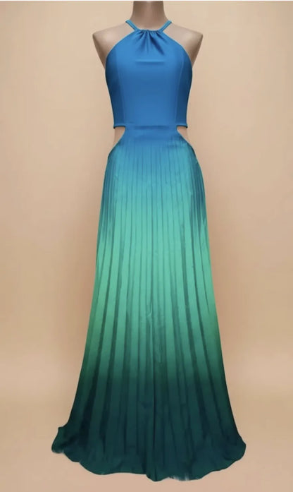Vestido Ceci da Dress Eleven em degradê azul em manequim, com corte moderno e textura fluida.