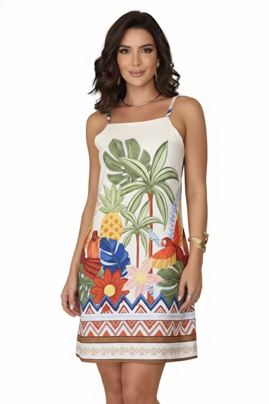 Vestido curto Amazônia Dress Eleven com estampa tropical e modelagem reta, ideal para dias quentes com elegância casual.