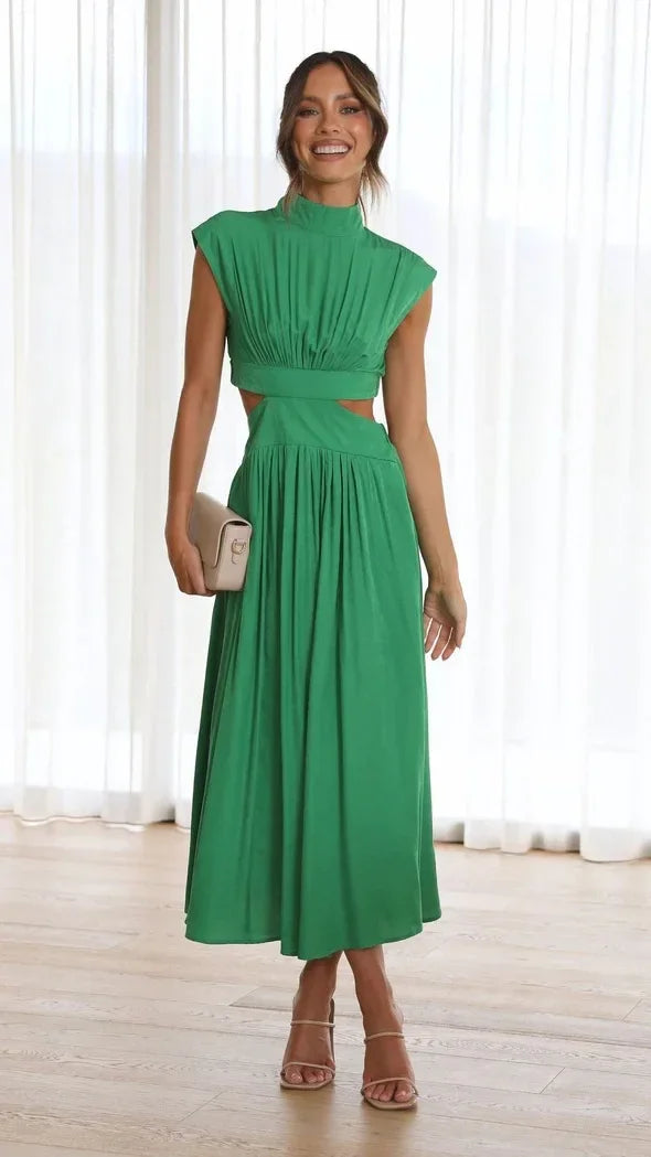 Vestido Jade midi verde claro com gola vertical, recortes laterais e cintura marcada, fotografado de frente.