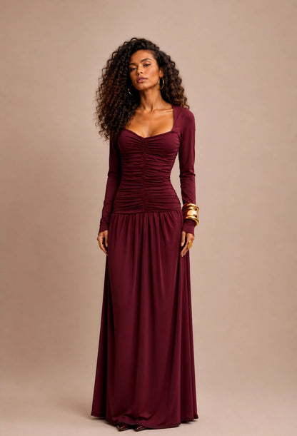 Vestido longo Aura da Dress Eleven em marsala, vista lateral mostrando caimento fluido.