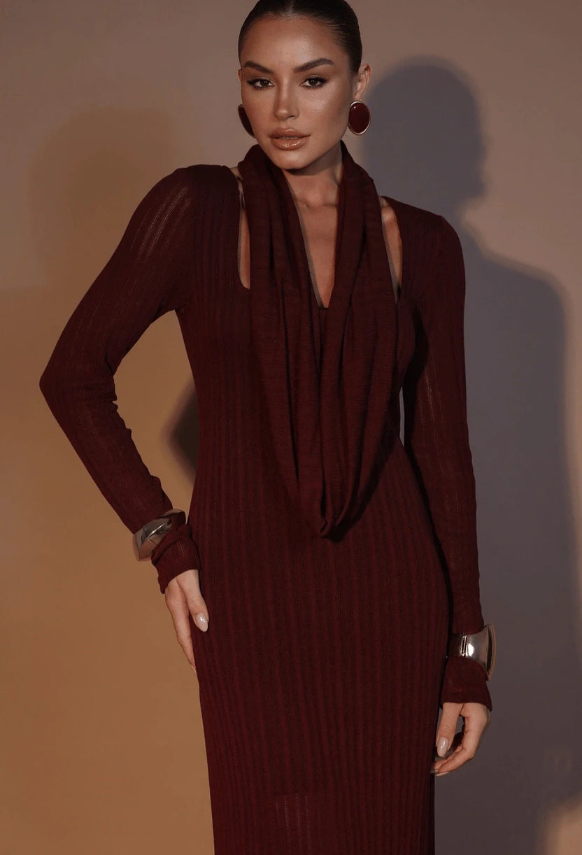 Vestido longo Bella Dress Eleven marsala, corpo inteiro em malha tricô.