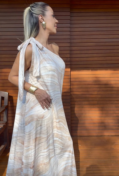 Vestido longo em malha fluit estampada com modelagem ampla e caimento fluido