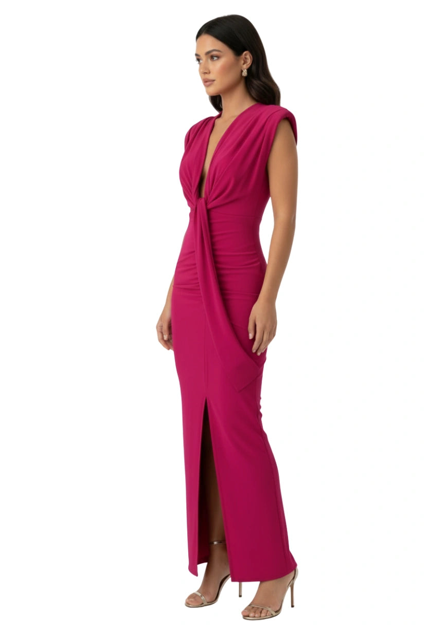 Vista lateral do Vestido Longo Feminino Penélope Dress Eleven rosa pink, destacando o caimento sofisticado e a fenda.