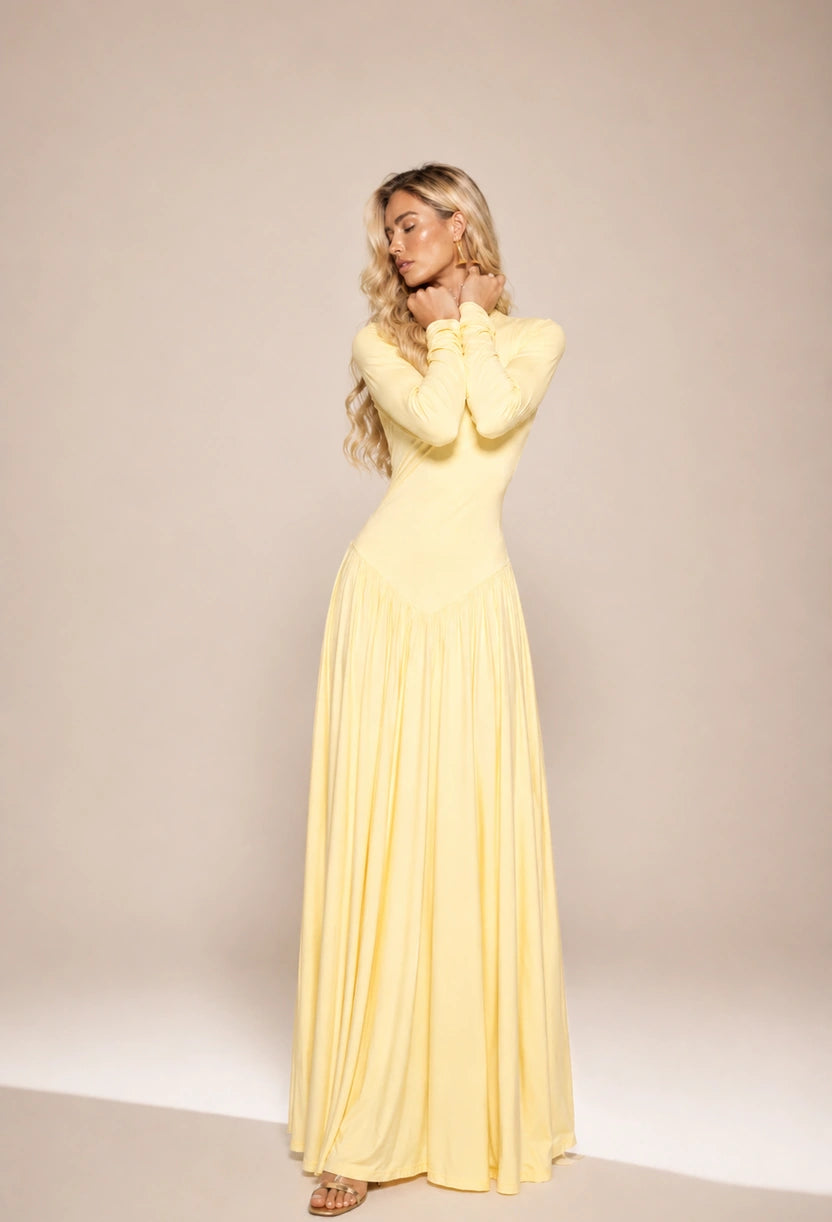 Detalhe da gola alta e dos punhos longos do vestido Antonella — Dress Eleven