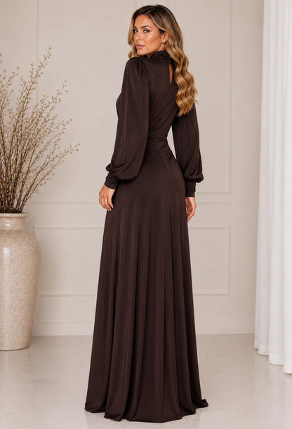 Vestido longo Hera Dress Eleven em chocolate, caimento impecável para casamentos.