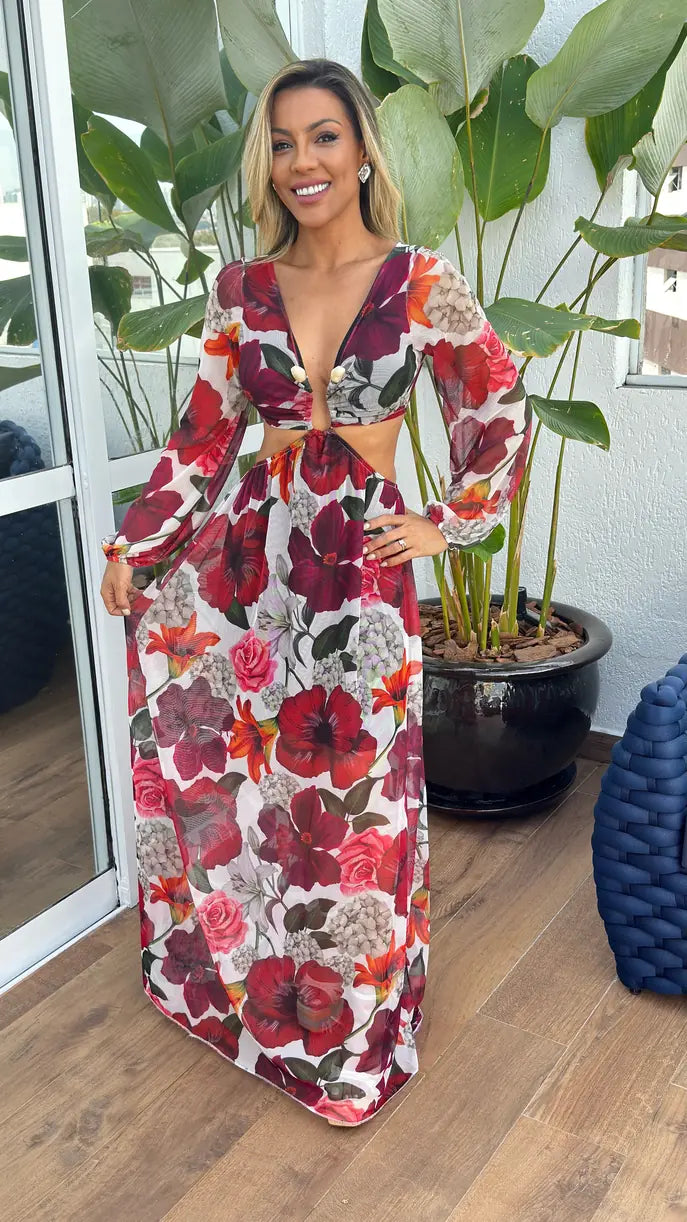 Modelo usando vestido longo Jasmine da Dress Eleven em tule floral, look completo de festa