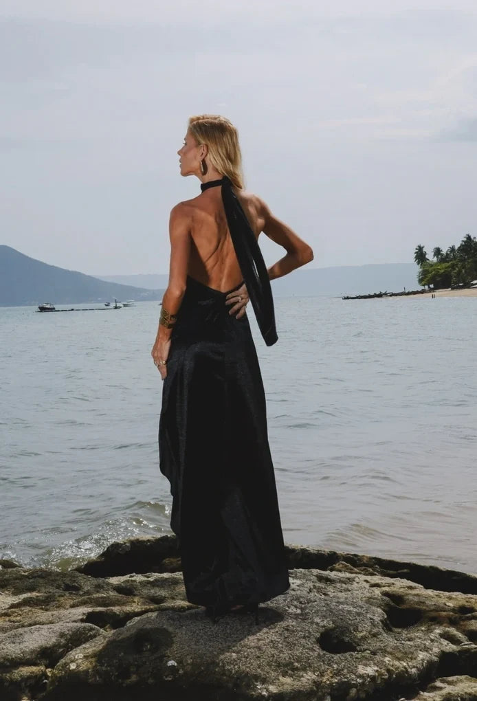 Costas abertas do vestido longo Kelly preto, com amarração no pescoço — Dress Eleven