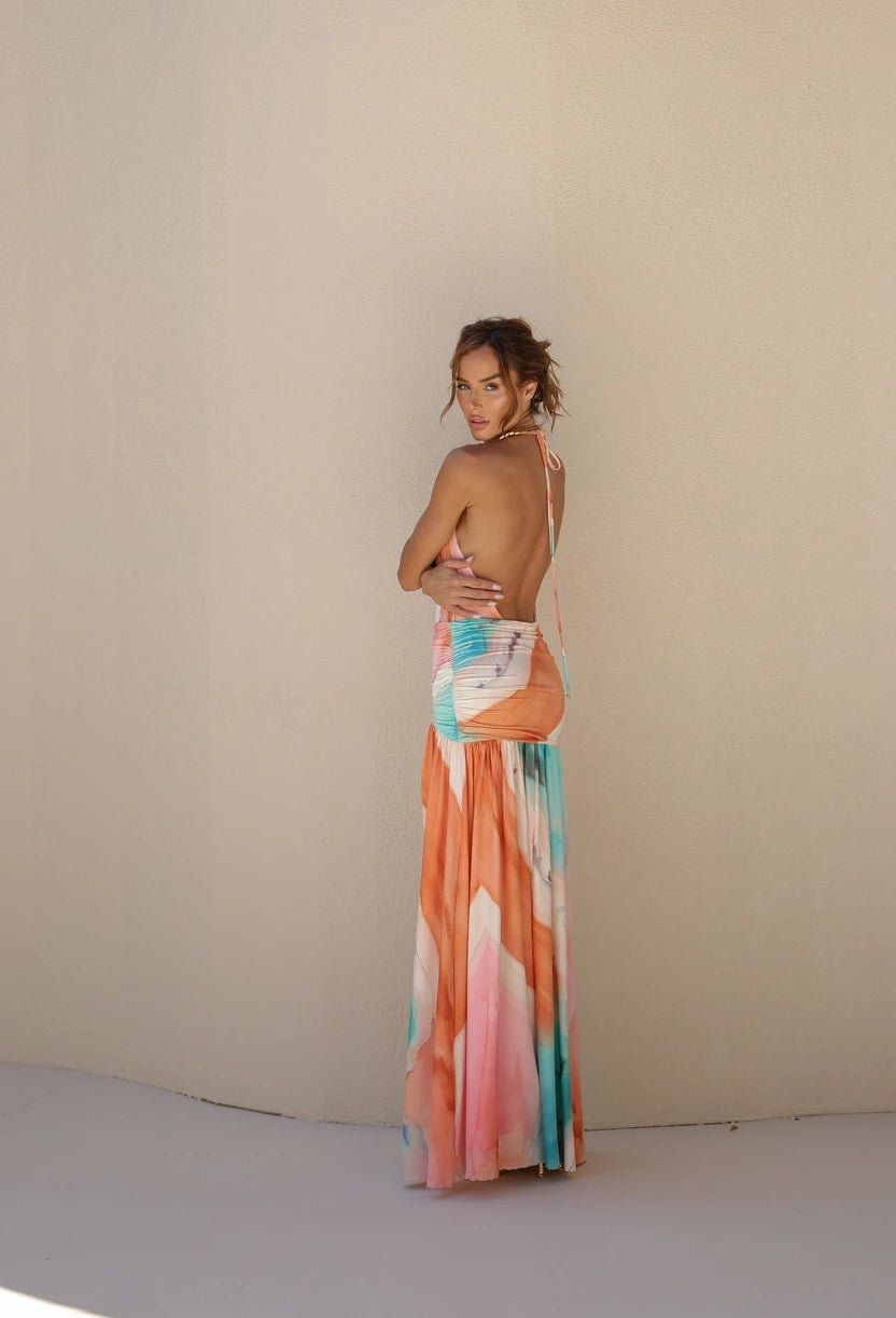 Vestido longo Lizi Dress Eleven multicolorido com fenda lateral, look completo.