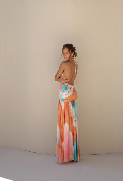 Vestido longo Lizi Dress Eleven multicolorido com fenda lateral, look completo.