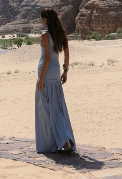 Costas do vestido longo Maia azul claro, com saia longa franzida — Dress Eleven