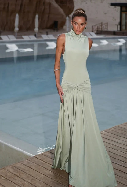 Vestido longo Maia verde claro de corpo inteiro, com caimento até o chão — Dress Eleven