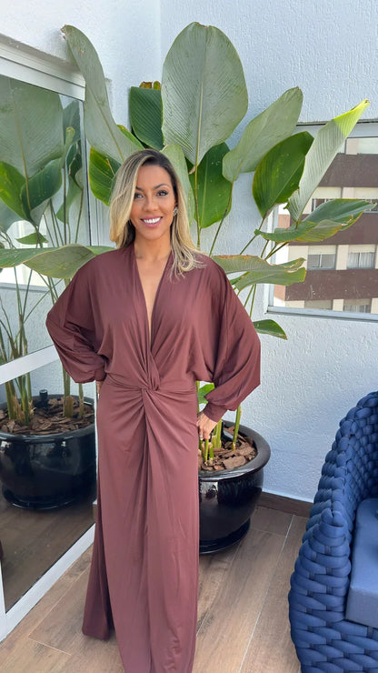 Vestido longo Jully de manga ampla e cintura marcada por no, corpo inteiro
