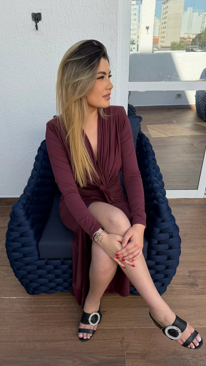 Vestido longo marsala Desirée com fenda frontal e decote transpassado — Dress Eleven