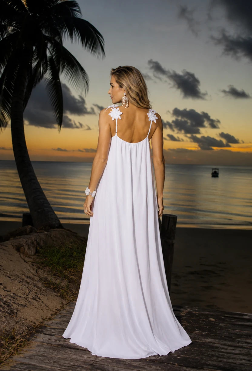 Detalhe das alças com flores em renda do vestido longo Pérola off-white da Dress Eleven.