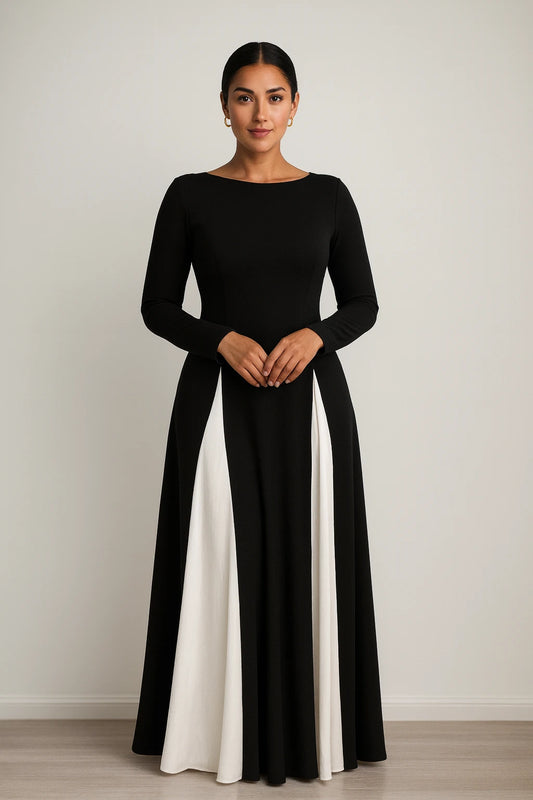 Mulher elegante usando o Vestido Selene longo bicolor preto e branco, ideal para eventos formais no outono e inverno.

