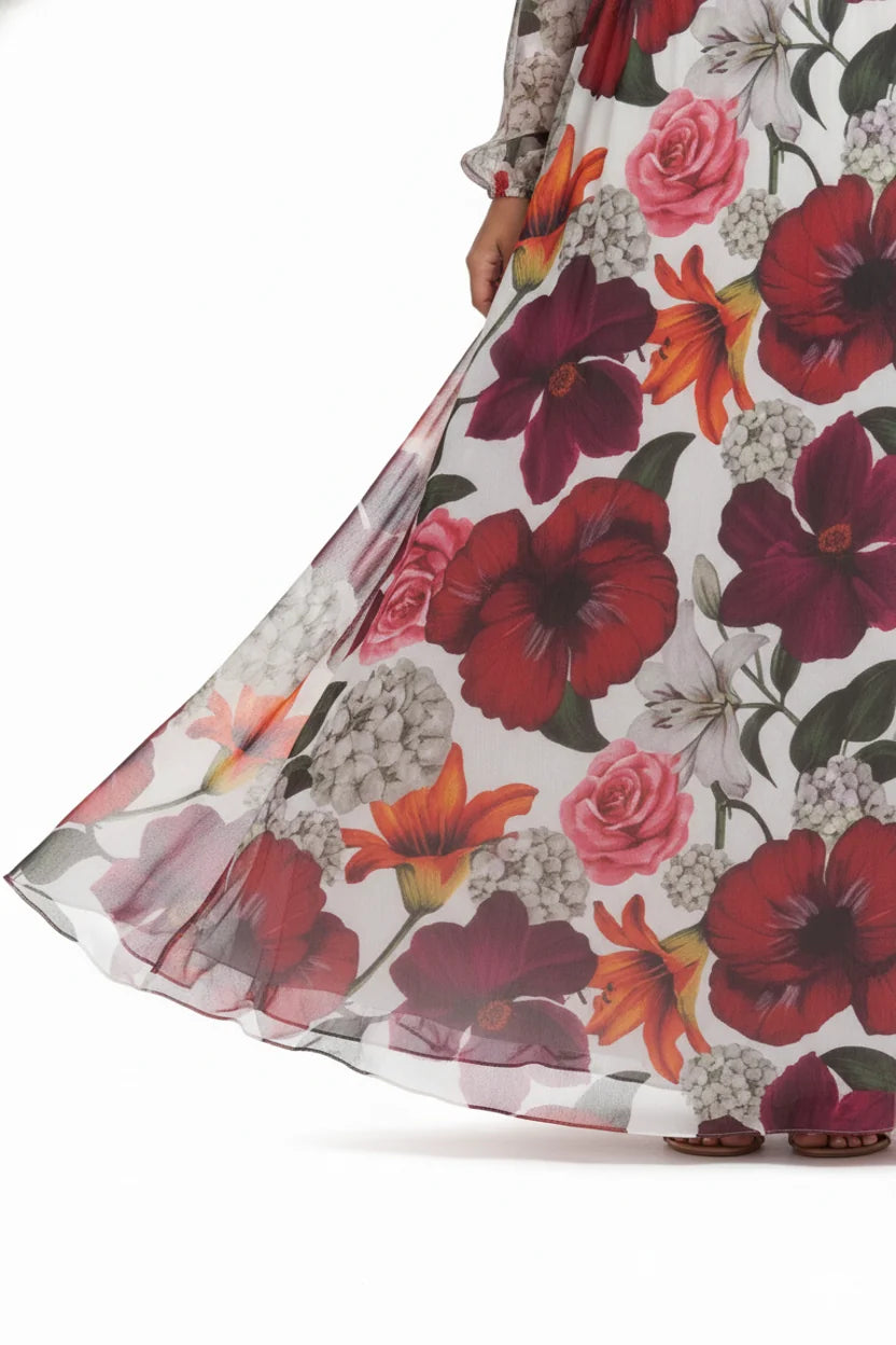 Detalhe em close do tecido de tule premium com estampa floral e a transparência elegante do Vestido Jasmine Dress11.