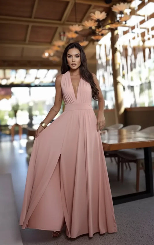 Vestido longo multiformas Valerie Dress Eleven com decote profundo e fenda elegante, ideal para eventos e festas sofisticadas.
