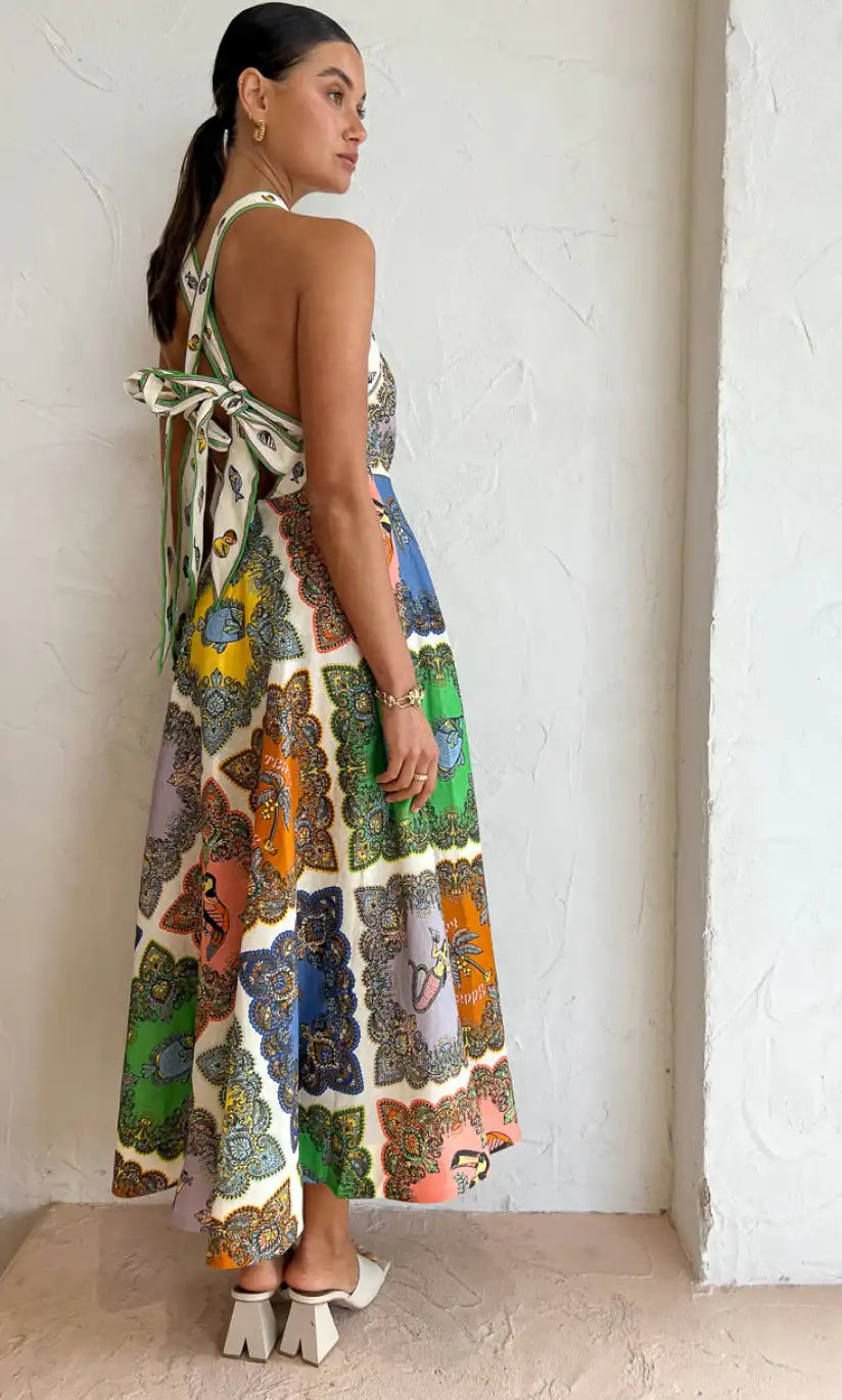 Vestido Lua com laço ajustável nas costas e estampa exclusiva marinha