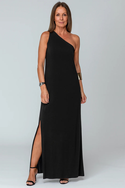 Vestido Sara um ombro só preto longo, modelagem reta com fenda lateral e caimento sofisticado