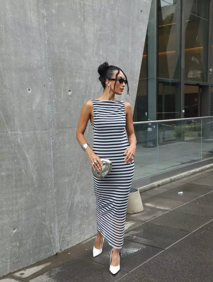 Vestido midi Helena da Dress Eleven em tule listrado com caimento fluido