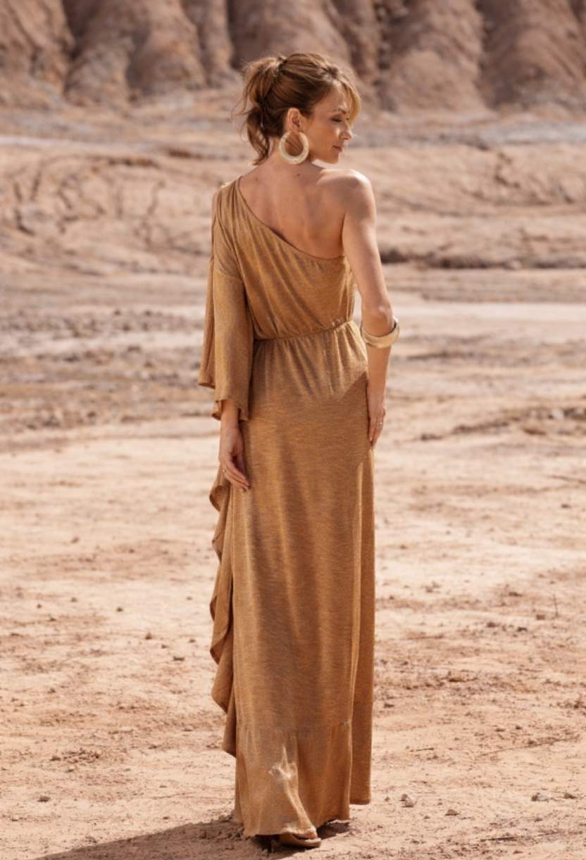 vestido longo feminino elegante vista costas com caimento leve e sofisticado estilo kaftan dress eleven