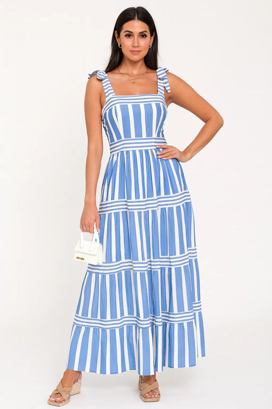 Vestido longo Paty com alças ajustáveis e listras verticais, modelagem elegante e caimento fluido